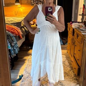 White Embroidered V-Neck Women's Dress Size XXL